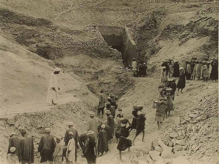 Burton photograph of the excavations of King Tut’s tomb. (Public domain)