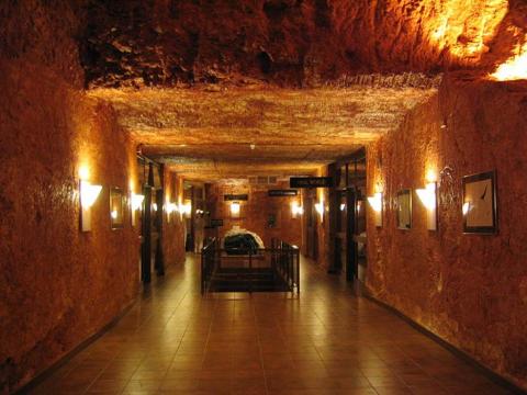 Inside Coober Pedy, South Australia. (Phil Whitehouse/CC BY 2.0) 