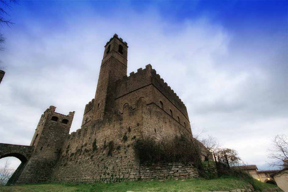 Poppi Castle, Tuscany. (Lidia Pachetti / Adobe Stock)
